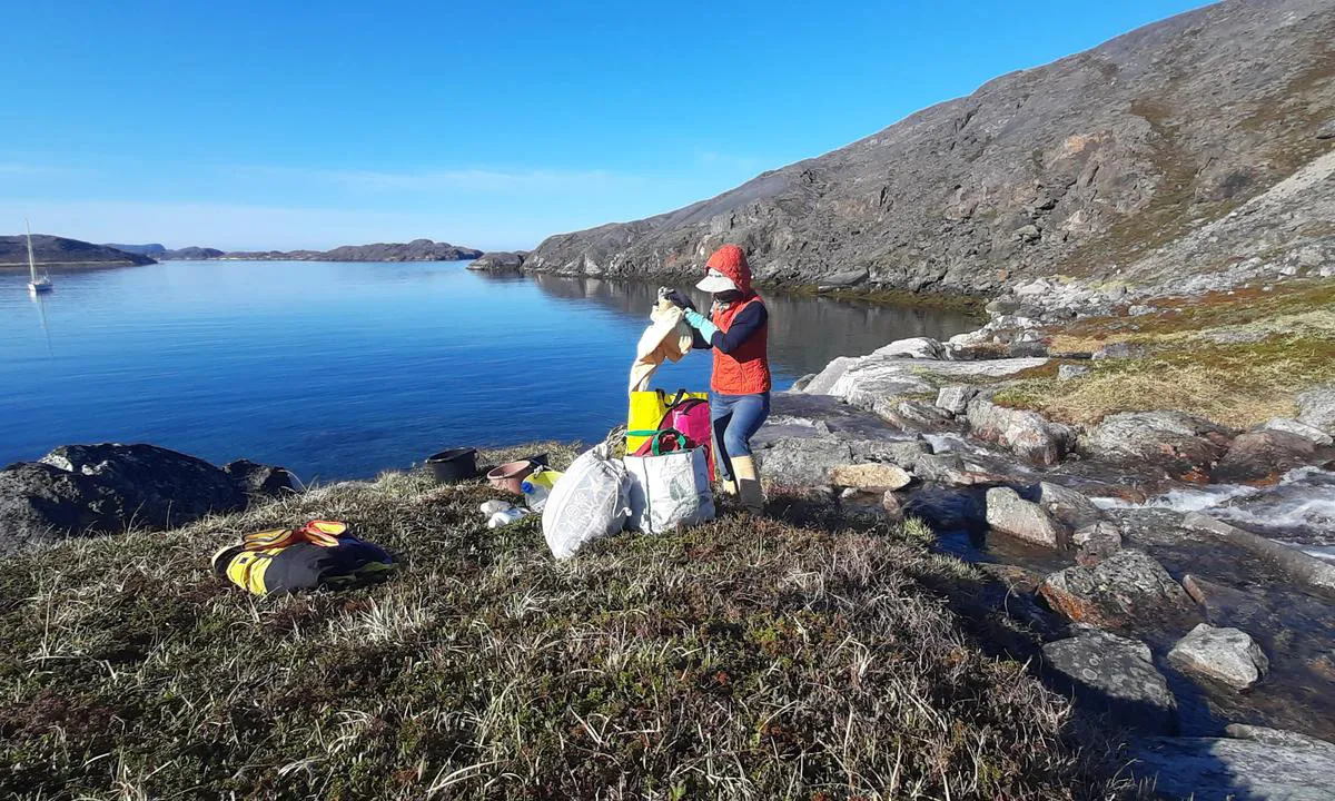 Tovqussaq (Inderhavn Ankerbugt): À marée haute, la rivière d’eau claire invite à y faire son plein d’eau et/ou une bonne lessive.