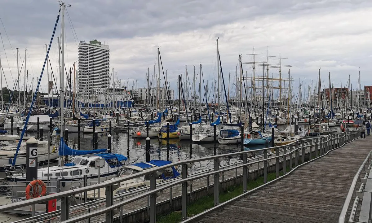 Travemünde Priwall: {"base": "de", "no": "Passathavn Travem\u00fcnde", "se": "Passathamnen Travem\u00fcnde", "en": "Passat Harbor Travem\u00fcnde", "da": "Passathavn Travem\u00fcnde", "fr": "Port de la Passat Travem\u00fcnde", "de": "Passathafen Travem\u00fcnde", "es": "Puerto Passat Travem\u00fcnde", "it": "Porto della Passat Travem\u00fcnde", "pt": "Porto de Passagem Travem\u00fcnde", "nl": "Passathaven Travem\u00fcnde", "pl": "Przysta\u0144 Passathafen Travem\u00fcnde", "uk": "Passathafen Travem\u00fcnde", "ro": "Portul Pasat Travem\u00fcnde", "tr": "Passathafen Travem\u00fcnde", "el": "\u039b\u03b9\u03bc\u03ac\u03bd\u03b9 Passat Travem\u00fcnde", "cs": "P\u0159\u00edstav Passat Travem\u00fcnde", "hu": "Passathafen Travem\u00fcnde", "fi": "Passaattisatama Travem\u00fcnde", "bg": "\u041f\u0440\u0438\u0441\u0442\u0430\u043d\u0438\u0449\u0435 \u041f\u0430\u0441\u0441\u0430\u0442 \u0422\u0440\u0430\u0432\u0435\u043c\u044e\u043d\u0434\u0435", "sr": "\u041b\u0443\u043a\u0430 \u041f\u0430\u0441\u0430\u0430\u0442 \u0422\u0440\u0430\u0432\u0435\u043c\u0438\u043d\u0434\u0435", "et": "Passaatpuhusadam Travem\u00fcnde", "lv": "Pass\u0101tu osta Travemind\u0113", "lt": "Passat\u0173 prieplauka Travemiund\u0117je"}