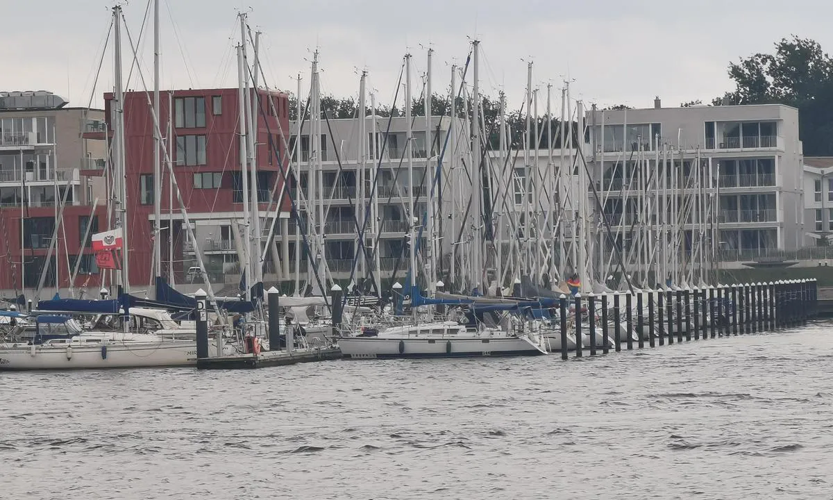 Travemünde Priwall: {"base": "de", "no": "Passathafen Travem\u00fcnde", "se": "Passathamnen Travem\u00fcnde", "en": "Passathafen Travem\u00fcnde", "da": "Passathavn Travem\u00fcnde", "fr": "Port du Passat Travem\u00fcnde", "de": "Passathafen Travem\u00fcnde", "es": "Puerto de Passathafen Travem\u00fcnde", "it": "Porto Passat Travem\u00fcnde", "pt": "Porto Passat Travem\u00fcnde", "nl": "Passathaven Travem\u00fcnde", "pl": "Port Passathafen Travem\u00fcnde", "uk": "\u0413\u0430\u0432\u0430\u043d\u044c \u041f\u0430\u0441\u0441\u0430\u0442 \u0443 \u0422\u0440\u0430\u0432\u0435\u043c\u044e\u043d\u0434\u0435", "ro": "Portul Passat Travem\u00fcnde", "tr": "Passathafen Travem\u00fcnde", "el": "\u039b\u03b9\u03bc\u03ac\u03bd\u03b9 Passat Travem\u00fcnde", "cs": "P\u0159\u00edstav Passat Travem\u00fcnde", "hu": "Passathafen Travem\u00fcnde", "fi": "Passaattisatama Travem\u00fcnde", "bg": "\u041f\u0440\u0438\u0441\u0442\u0430\u043d\u0438\u0449\u0435 \u041f\u0430\u0441\u0430\u0442 \u0422\u0440\u0430\u0432\u0435\u043c\u044e\u043d\u0434\u0435", "sr": "\u041b\u0443\u043a\u0430 \u041fa\u0441\u0441\u0430\u0442 Travem\u00fcnde", "et": "Passaadi sadam Travem\u00fcnde", "lv": "Pass\u0101tu osta Travemind\u0113", "lt": "Passat\u0173 uostas Travemiund\u0117je"}