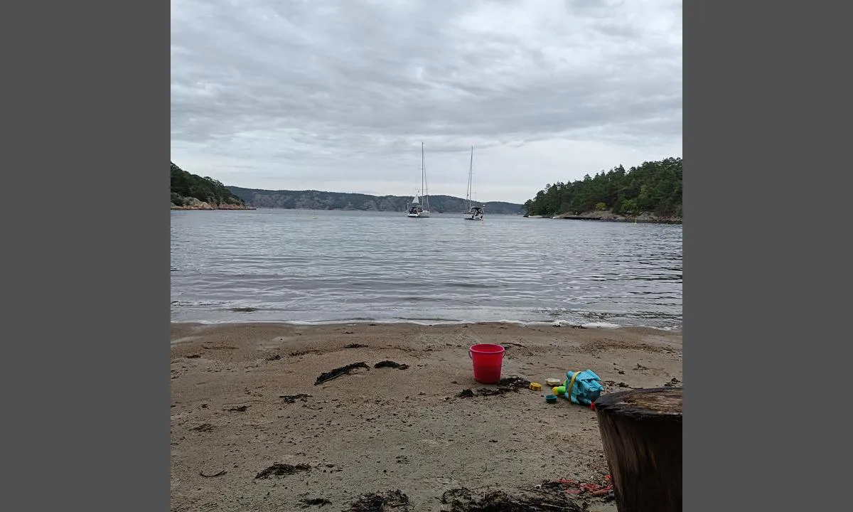 Tresvika: {"base": "da", "no": "Stor fin Strand", "se": "Stor fin strand", "en": "Large fine beach", "da": "Stor fin Strand"}