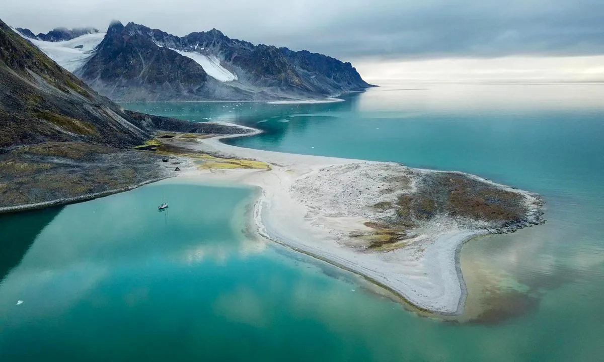 {"base": "no", "no": "Trinityhamna and Gravneset", "se": "Trinityhamna och Gravneset", "en": "Trinityhamna and Gravneset", "da": "Trinityhavnen og Gravneset"}
