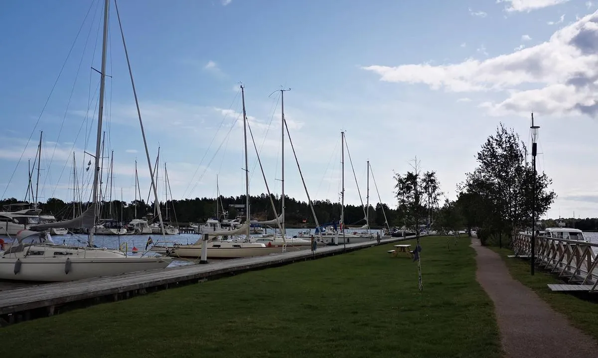 {"base": "se", "no": "Marina Trosa", "se": "Marina Trosa", "en": "Marina Trosa", "da": "Marina Trosa"}