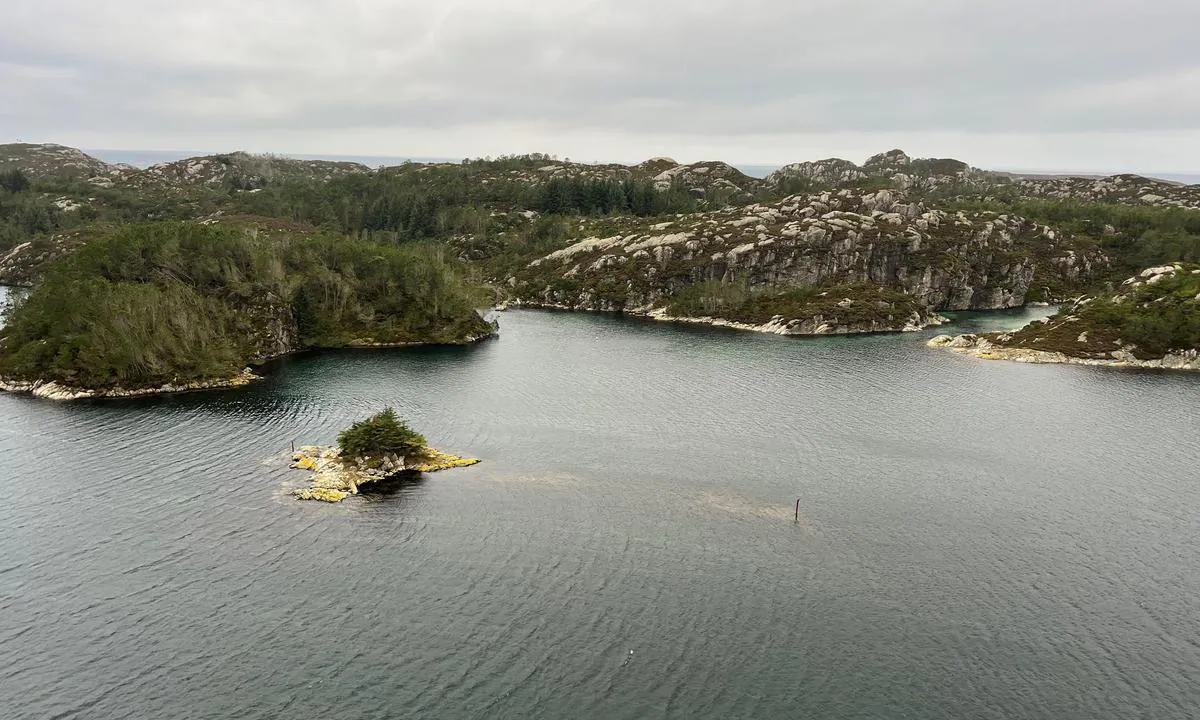 Turøy Kobbeviken: Øverst til høyre sees innløpet til en flott sand lagune.