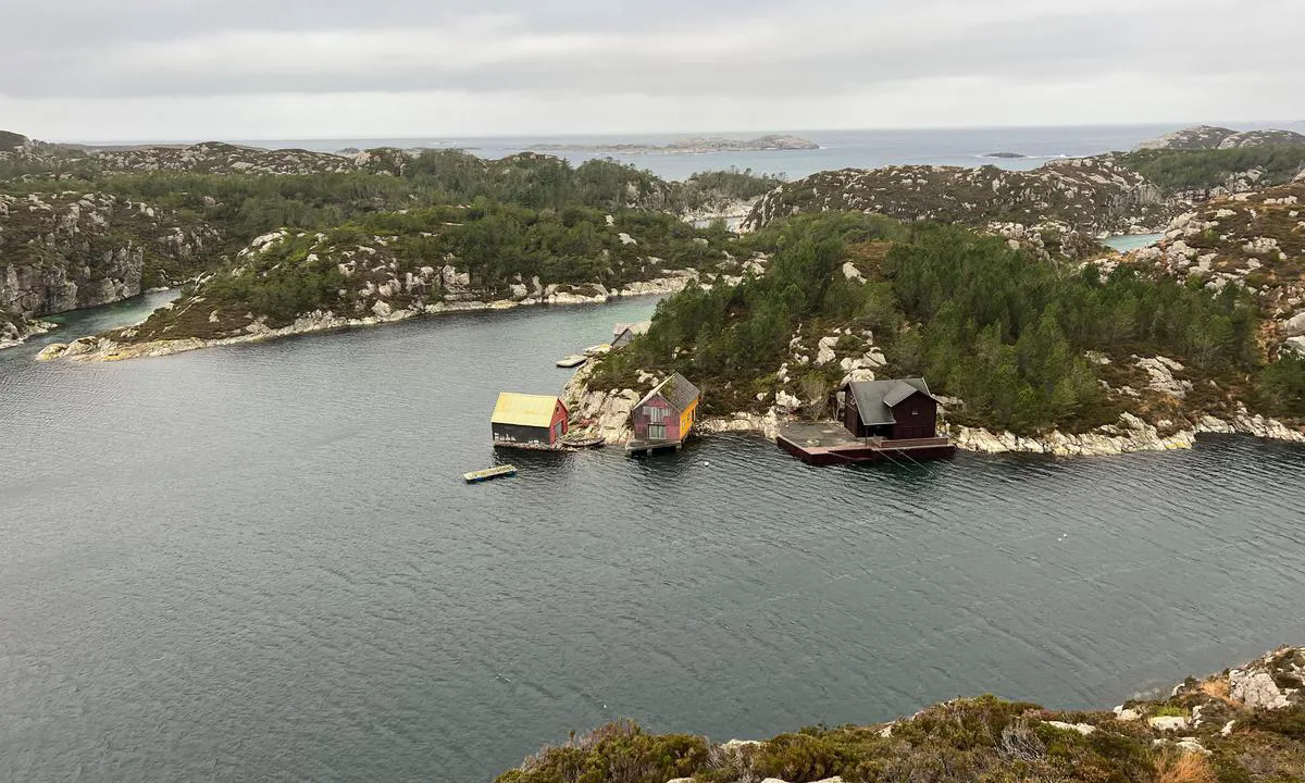 Turøy Kobbeviken: Det er flere gamle sjøboder i området, noen er renovert til hytter.
