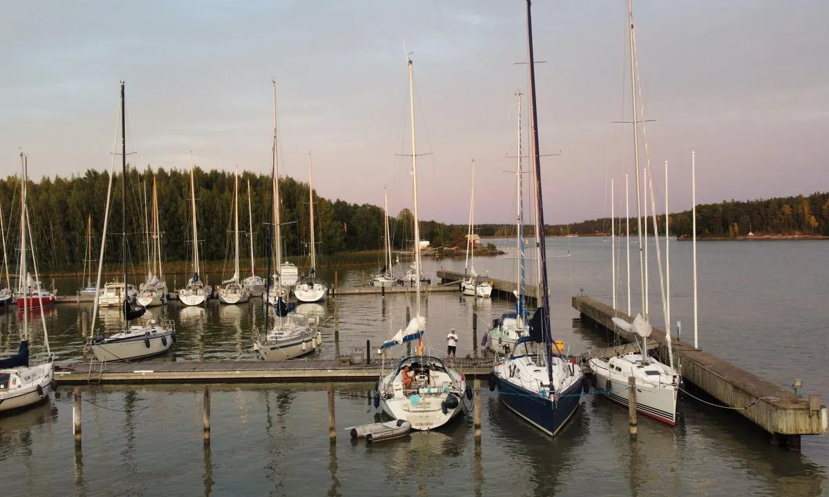 {"base": "fi", "no": "\u00c5bo Segels\u00e4llskap", "se": "\u00c5bo Segels\u00e4llskap", "en": "Turku Yacht Club", "da": "Turku Yacht Club", "fr": "Soci\u00e9t\u00e9 de navigation de Turku", "de": "Segelverein Turku", "es": "Club N\u00e1utico de Turku", "it": "Turku Yacht Club", "pt": "Turun Pursiseura", "nl": "Turku Zeilvereniging", "pl": "Towarzystwo \u017beglarskie w Turku", "uk": "\u0422\u0443\u0440\u0443\u043d \u041f\u0443\u0440\u0441\u0456\u0441\u0435\u0439\u0443\u0440\u0430", "ro": "Clubul Nautic din Turku", "tr": "Turun Pursiseura", "el": "\u0399\u03c3\u03c4\u03b9\u03bf\u03c0\u03bb\u03bf\u03ca\u03ba\u03cc\u03c2 \u038c\u03bc\u03b9\u03bb\u03bf\u03c2 \u03a4\u03bf\u03cd\u03c1\u03ba\u03bf\u03c5", "cs": "Jachta\u0159sk\u00fd klub Turku", "hu": "Turku Vitorl\u00e1sklub", "fi": "Turun Pursiseura", "bg": "\u0422\u0443\u0440\u043d\u043e \u041f\u043e\u0440\u0441\u0438\u0441\u0435\u0443\u0440\u0430", "sr": "\u0408\u0435\u0434\u0440\u0438\u043b\u0438\u0447\u0430\u0440\u0441\u043a\u043e \u0434\u0440\u0443\u0448\u0442\u0432\u043e \u0422\u0443\u0440\u043a\u0443\u0430", "et": "Turu Jahtklubi", "lv": "Turku Jahtklubs", "lt": "Turk\u0173 buriuotoj\u0173 klubas"}