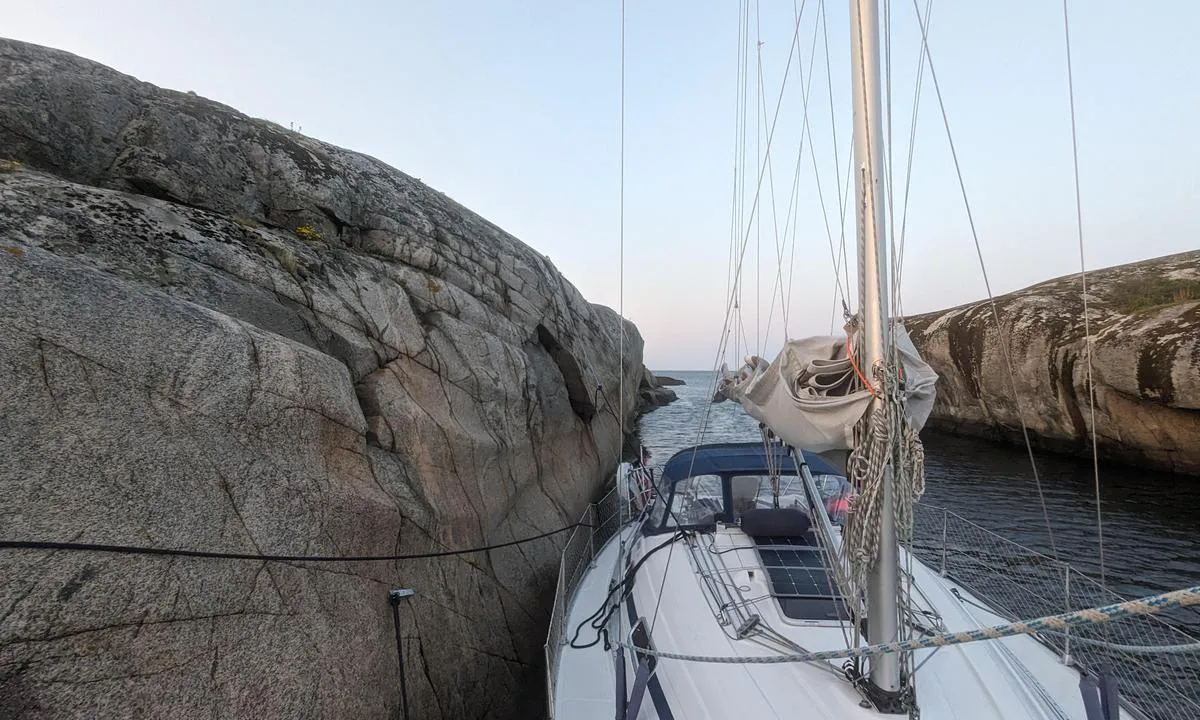 Teineholmane: {"base": "no", "no": "Ligger fint inntil fjell p\u00e5 vestlig Nordre Teineholmen.", "se": "Ligger fint intill klippa p\u00e5 v\u00e4stra Nordre Teineholmen.", "en": "Lies nicely alongside the rock on the western side of Nordre Teineholmen.", "da": "Ligger fint ved fjeld p\u00e5 vestlige Nordre Teineholmen."}