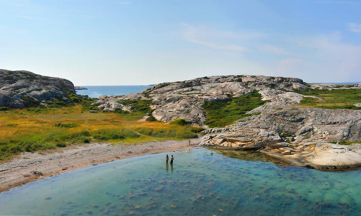 Ulsholmen: Badestrand innerst i viken