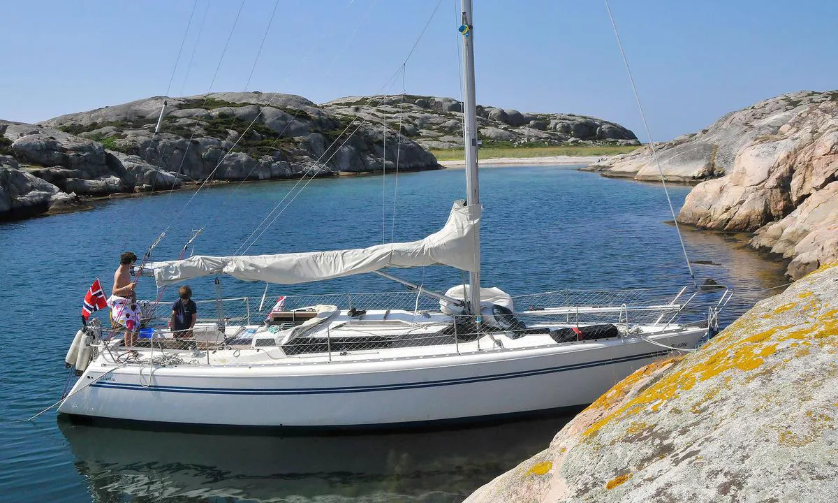 {"base": "se", "no": "Ulsholmen, juli 2009.", "se": "Ulsholmen, juli 2009.", "en": "Ulsholmen, July 2009.", "da": "Ulsholmen, juli 2009."}