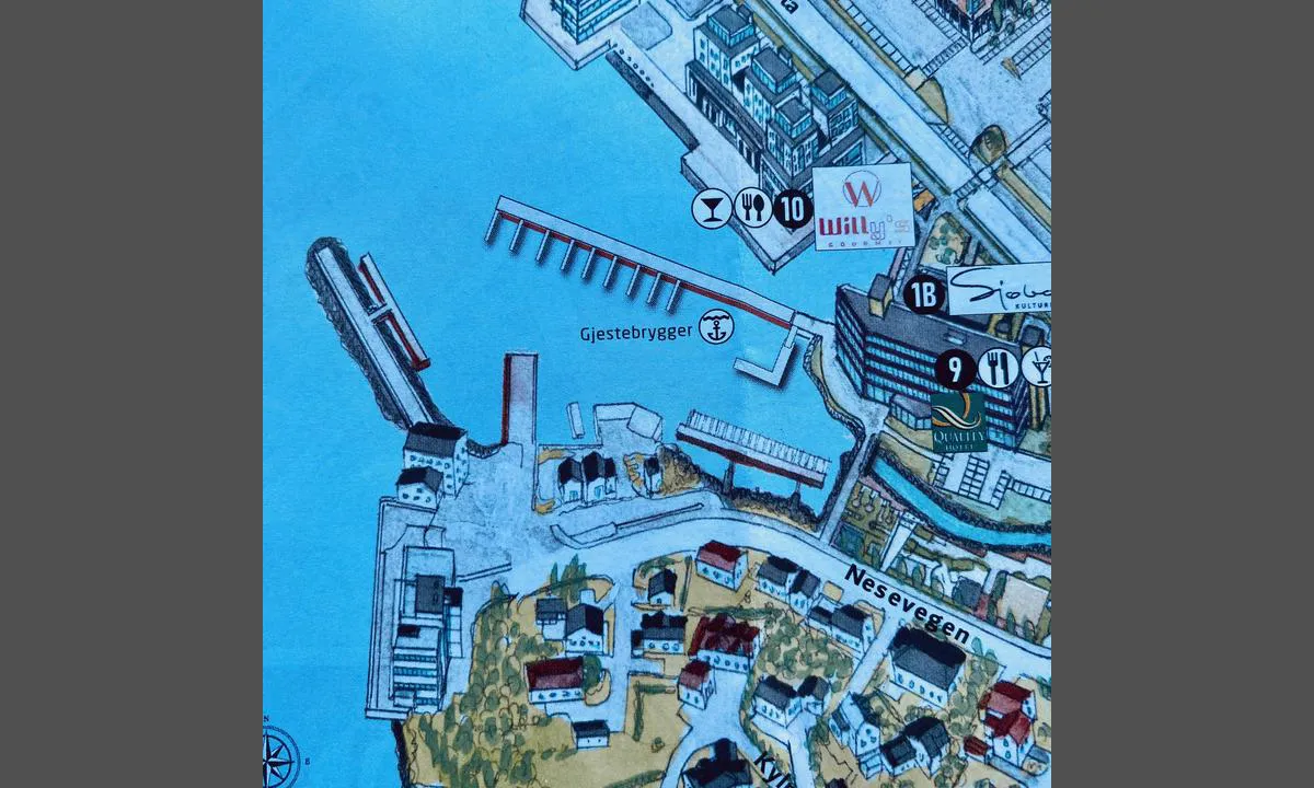Ulsteinvik: {"base": "no", "no": "Nytt og fint bryggeanlegg.", "se": "Ny och fin brygganl\u00e4ggning.", "en": "New and fine pier facility.", "da": "Nyt og fint broanl\u00e6g."}