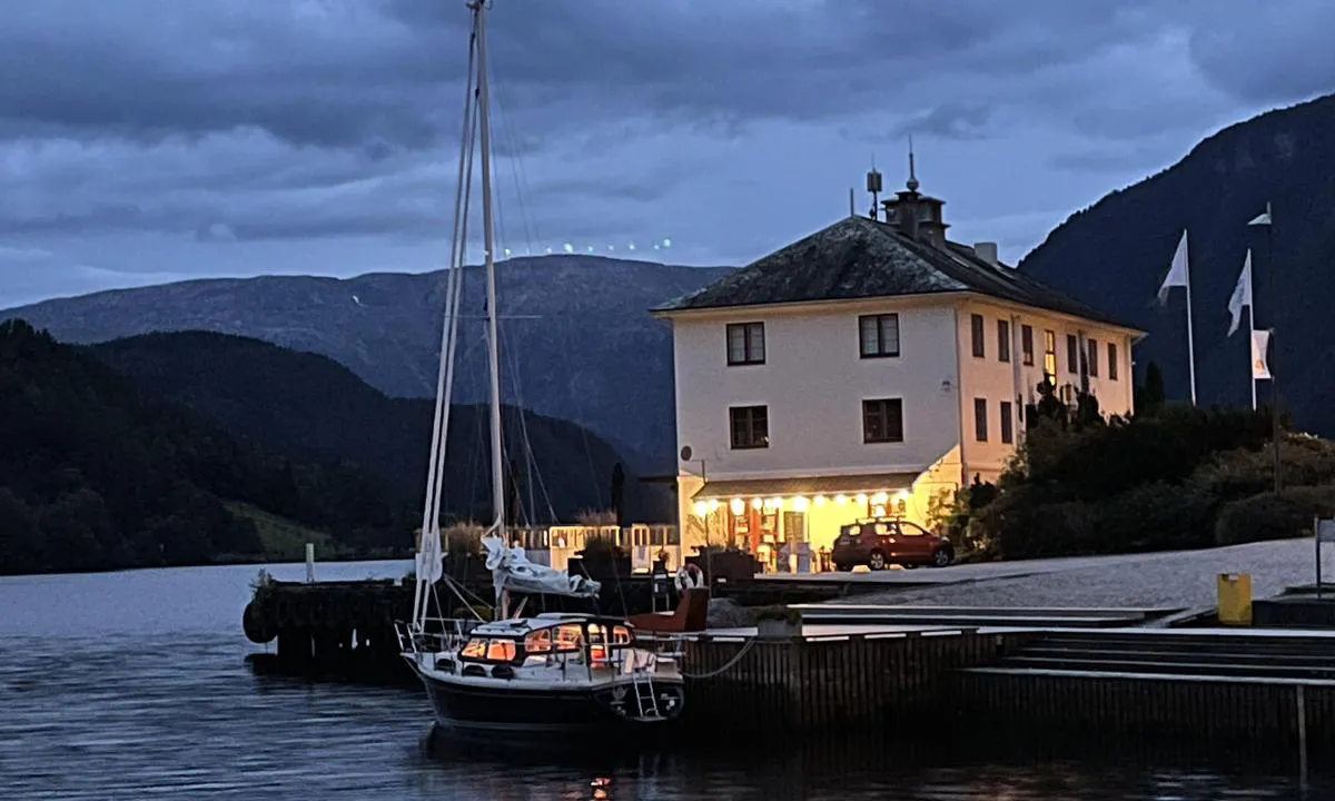 {"base": "no", "no": "Sov godt, lille Ulvik!", "se": "Sov gott, lilla Ulvik!", "en": "Sleep well, little Ulvik!", "da": "Sov godt, lille Ulvik!"}
