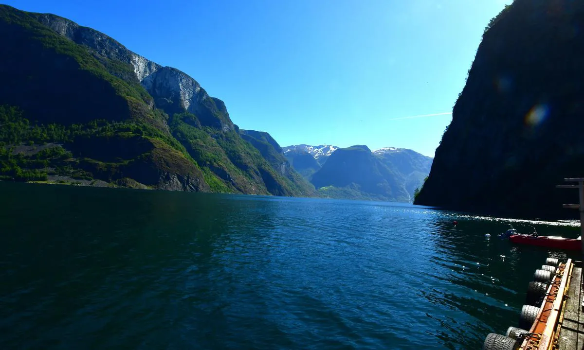 Undredal : {"base": "no", "no": "Aurlandsfjorden", "se": "Aurlandsfjorden", "en": "Aurlandsfjorden", "da": "Aurlandsfjorden"}