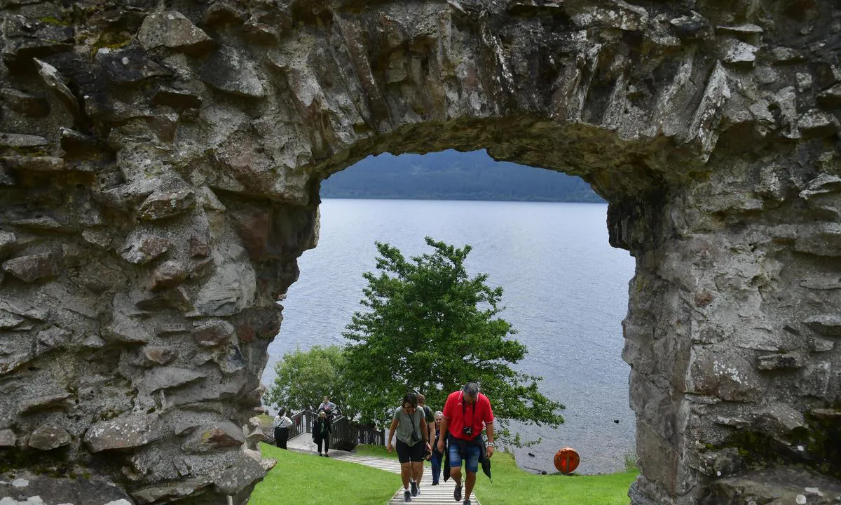 Urquhart bay  : Forvent mange turistar midt på dagen