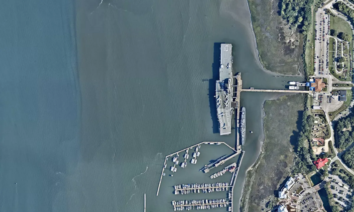 Flyfoto av USS Yorktown
