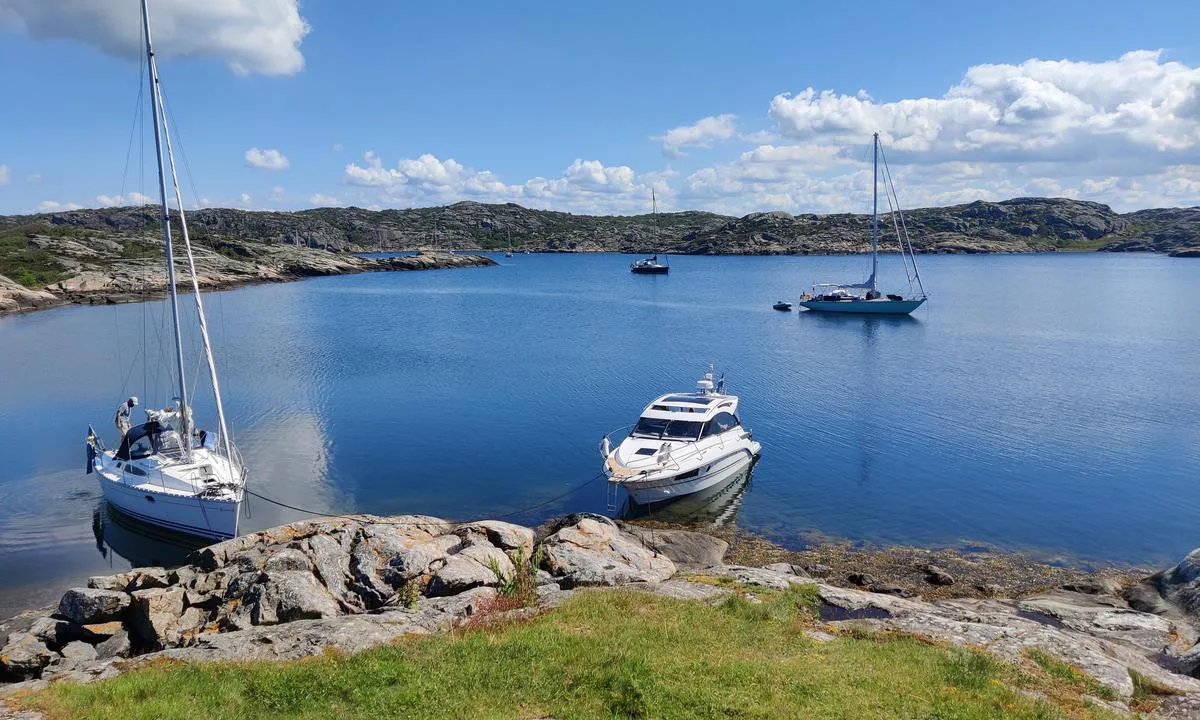 Utkäften: {"base": "se", "no": "Bildet er tatt rett p\u00e5 venstre side n\u00e5r man g\u00e5r inn i Utk\u00e4ften, akkurat ved toalettet.", "se": "Bilden \u00e4r tagen direkt p\u00e5 v\u00e4nster sida n\u00e4r man g\u00e5r in i Utk\u00e4ften, precis vid toaletten.", "en": "The photo is taken directly on the left side when entering Utk\u00e4ften, right by the toilet.", "da": "Billedet er taget direkte p\u00e5 venstre side, n\u00e5r man g\u00e5r ind i Utk\u00e4ften, lige ved toilettet."}
