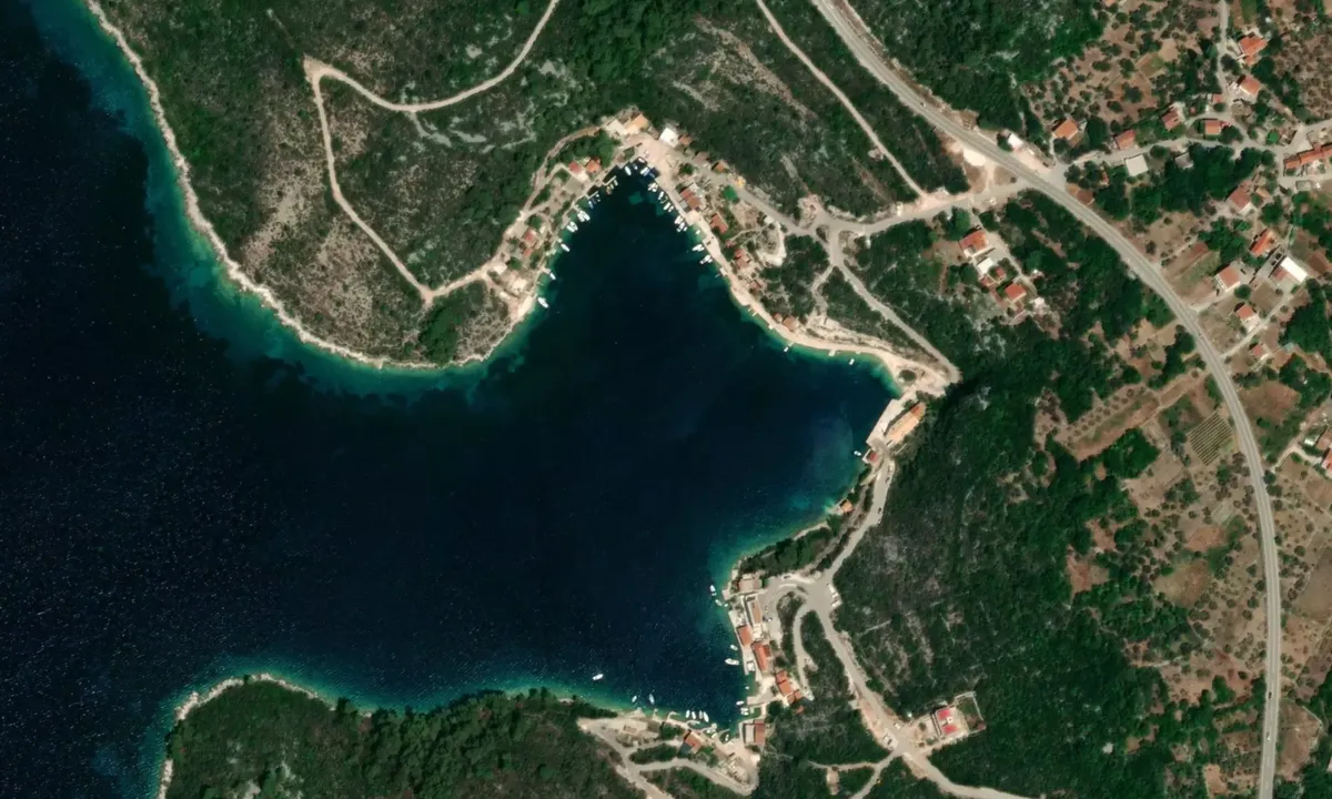 Flyfoto av Uvala Janska