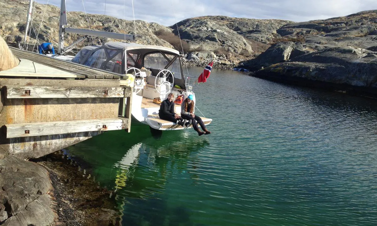 Strömsund - Väderöarna: {"base": "no", "no": "God dybde og krystallklart vann ved bryggene (p\u00e5sken 2013).", "se": "Godt djup och kristallklart vatten vid bryggorna (p\u00e5sk 2013).", "en": "Good depth and crystal-clear water at the docks (Easter 2013).", "da": "God dybde og krystalklart vand ved broerne (p\u00e5ske 2013)."}