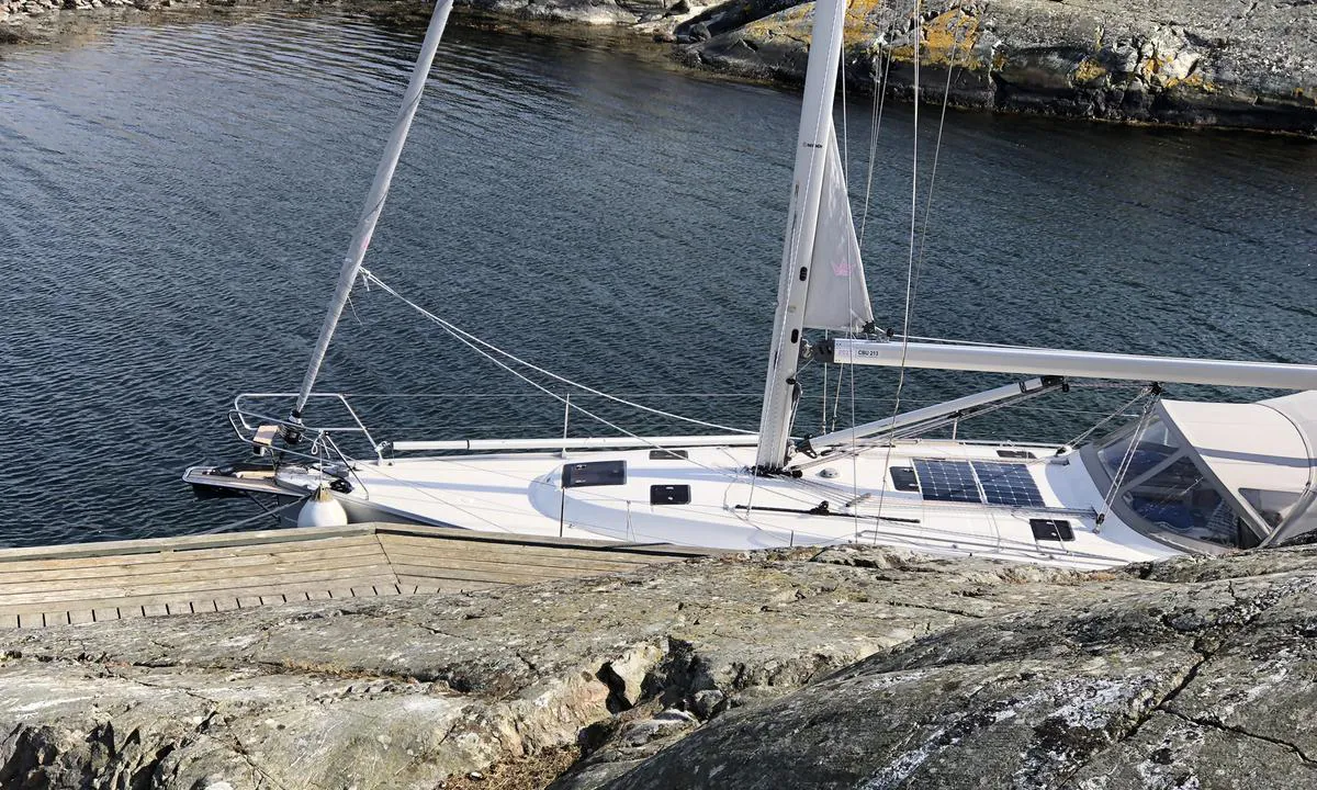 Strömsund - Väderöarna: Longsideplasser på trebrygger. Her må du tåle å få andre båter utenpå i høysesong..