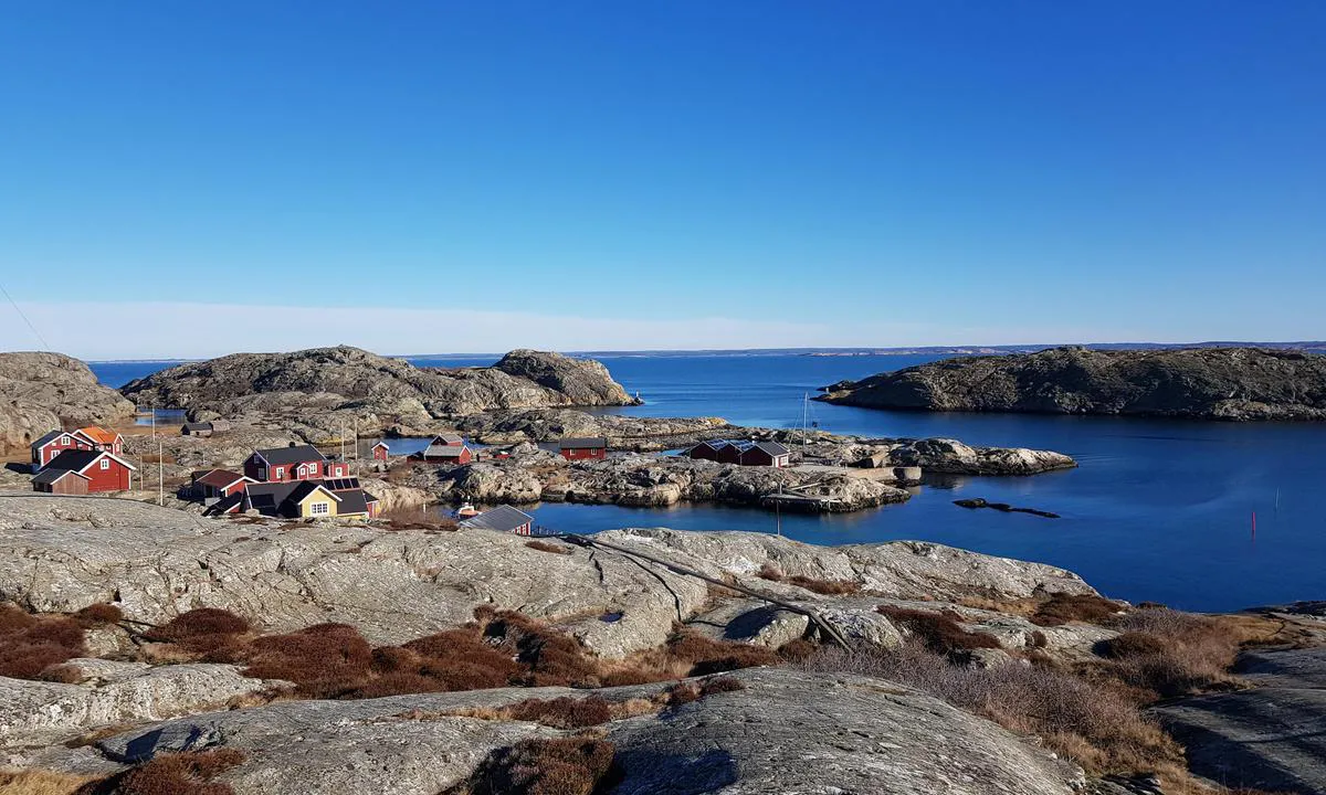 Väderöarnas Gästhamn: {"base": "no", "no": "Det er mulig \u00e5 f\u00e5 plass p\u00e5 V\u00e4der\u00f6arna, her er jeg alene i gjestehavna i begynnelsen av Mars. Men allerede i Mai m\u00e5ned begynner det \u00e5 fylles opp.", "se": "Det \u00e4r m\u00f6jligt att f\u00e5 plats p\u00e5 V\u00e4der\u00f6arna, h\u00e4r \u00e4r jag ensam i g\u00e4sthamnen i b\u00f6rjan av mars. Men redan i maj m\u00e5nad b\u00f6rjar det fyllas upp.", "en": "It is possible to find a berth at V\u00e4der\u00f6arna; I am alone in the guest harbor at the beginning of March. But already in May it starts to fill up.", "da": "Det er muligt at f\u00e5 plads p\u00e5 V\u00e4der\u00f6arna, her er jeg alene i g\u00e6stehavnen i begyndelsen af marts. Men allerede i maj m\u00e5ned begynder det at fyldes op."}