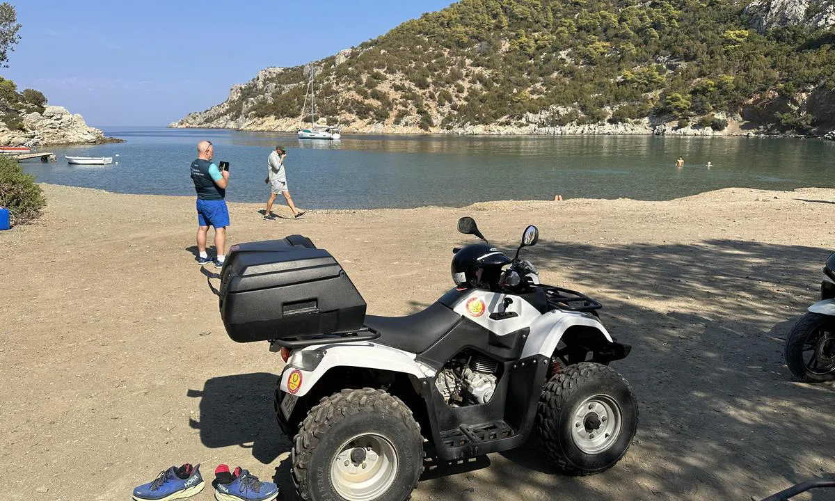 Vagionia Bay: {"base": "en", "no": "ATV-tur fra Poros by.", "se": "ATV-tur fr\u00e5n Poros stad.", "en": "ATV trip from Poros town.", "da": "ATV-tur fra Poros by.", "fr": "Excursion en quad depuis la ville de Poros.", "de": "ATV-Ausflug von Poros Stadt.", "es": "Viaje en ATV desde la ciudad de Poros.", "it": "Gita in ATV dalla citt\u00e0 di Poros.", "pt": "Viagem de ATV da cidade de Poros.", "nl": "ATV-reis vanuit de stad Poros.", "pl": "Wycieczka ATV z miasta Poros.", "uk": "\u041f\u043e\u0457\u0437\u0434\u043a\u0430 \u043d\u0430 \u043a\u0432\u0430\u0434\u0440\u043e\u0446\u0438\u043a\u043b\u0430\u0445 \u0437 \u043c\u0456\u0441\u0442\u0430 \u041f\u043e\u0440\u043e\u0441.", "ro": "Excursie cu ATV-ul din ora\u0219ul Poros.", "tr": "Poros kasabas\u0131ndan ATV gezisi.", "el": "\u0394\u03b9\u03b1\u03b4\u03c1\u03bf\u03bc\u03ae \u03bc\u03b5 ATV \u03b1\u03c0\u03cc \u03c4\u03b7\u03bd \u03c0\u03cc\u03bb\u03b7 \u03c4\u03bf\u03c5 \u03a0\u03cc\u03c1\u03bf\u03c5.", "cs": "V\u00fdlet na \u010dty\u0159kolce z m\u011bsta Poros.", "hu": "ATV t\u00fara Poros v\u00e1ros\u00e1b\u00f3l.", "fi": "M\u00f6nkij\u00e4retki Porosin kaupungista.", "bg": "ATV \u043f\u044a\u0442\u0443\u0432\u0430\u043d\u0435 \u043e\u0442 \u0433\u0440\u0430\u0434 \u041f\u043e\u0440\u043e\u0441.", "sr": "ATV tura iz grada Poros.", "et": "ATV reis Porose linnast.", "lv": "Izbrauciens ar kvadriciklu no Poros pils\u0113tas.", "lt": "ATV kelion\u0117 i\u0161 Poros miesto."}