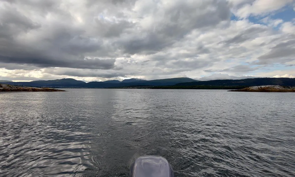Vågsætervågen: {"base": "no", "no": "Innseiling mellom Langholmen og Grasholmen", "se": "Insegling mellan Langholmen och Grasholmen", "en": "Approach between Langholmen and Grasholmen", "da": "Indsejling mellem Langholmen og Grasholmen"}