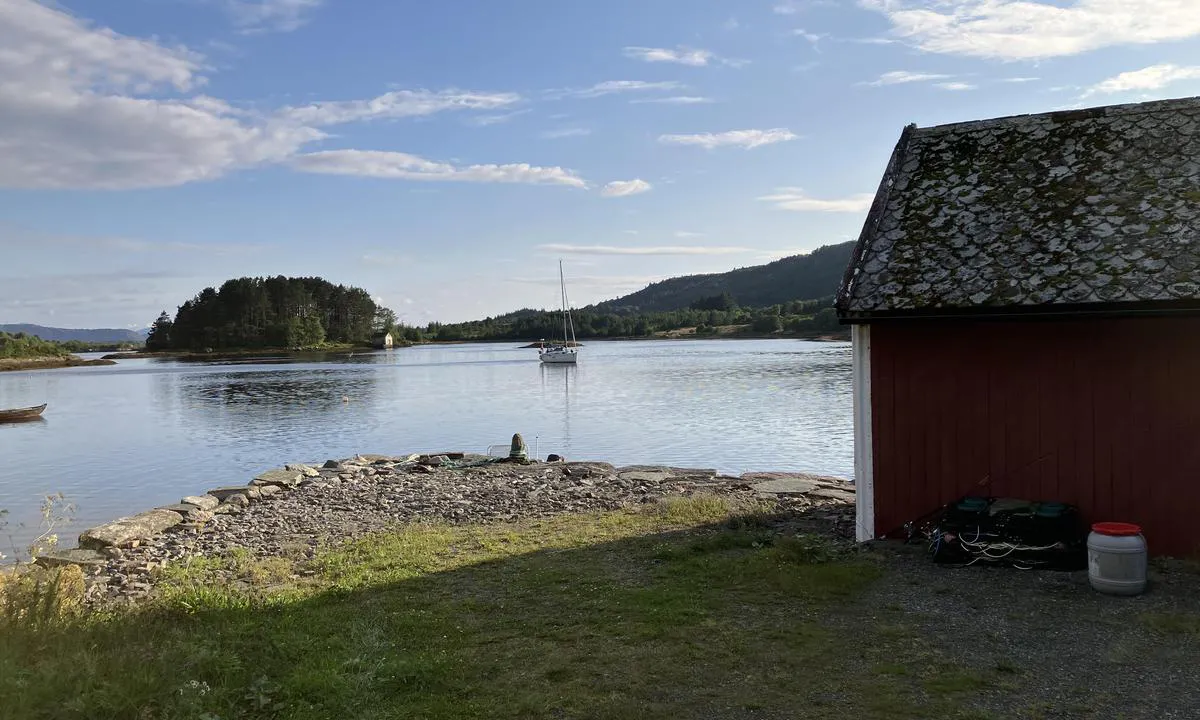 Vågsvågen - Korssund: {"base": "no", "no": "Mot s\u00f8r", "se": "Mot s\u00f6der", "en": "Towards the south", "da": "Mod syd"}