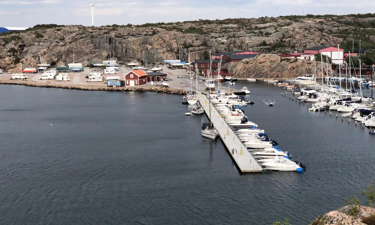 Valbodalen: {"base": "en", "no": "Gjesteplasser langs utsiden av nordbryggen", "se": "G\u00e4sthamn l\u00e4ngs utsidan av norra piren", "en": "Guest mooring alongside the outside of the north pier", "da": "G\u00e6steplads langs den ydre side af nordmolen"}