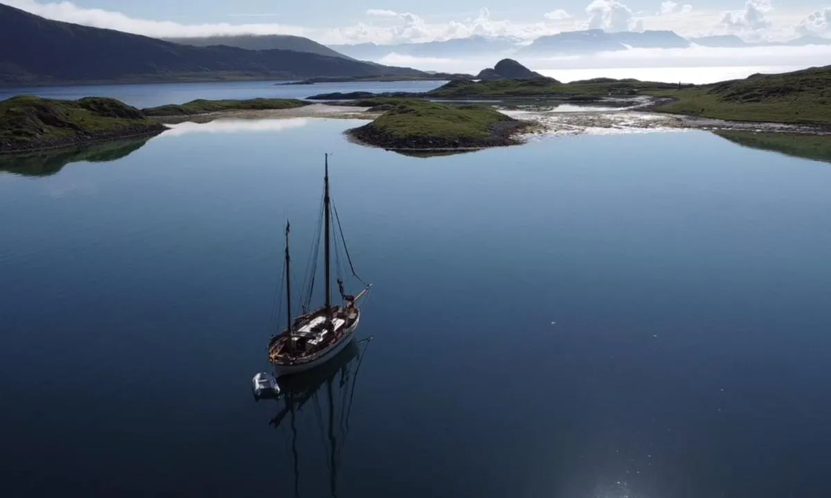 Valen i Kipparfjorden: {"base": "no", "no": "Mot s\u00f8r\u00f8st", "se": "Mot sydost", "en": "Towards southeast", "da": "Mod syd\u00f8st"}
