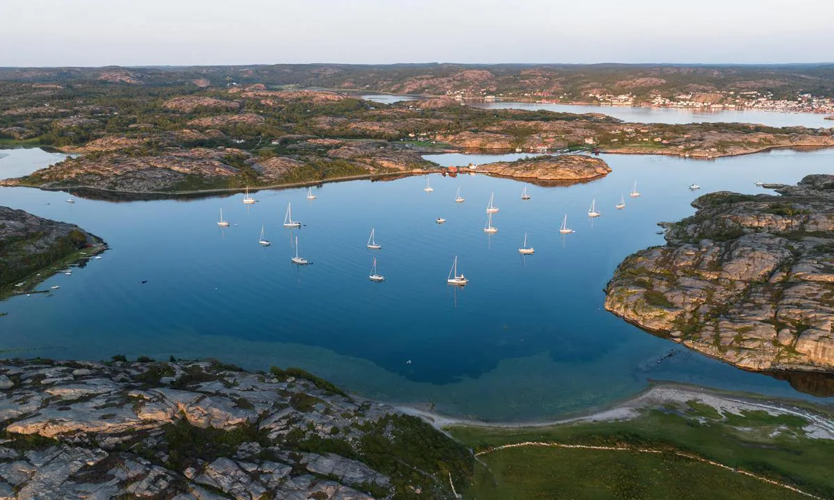 Valön Långö: {"base": "no", "no": "En fantastisk flott plass \u00e5 slippe ut ankeret og nyte det beste som er p\u00e5 svai", "se": "En fantastisk fin plats att sl\u00e4ppa ut ankaret och njuta av det b\u00e4sta vid boj", "en": "A fantastic spot to drop anchor and enjoy the best that swinging at anchor has to offer", "da": "En fantastisk flot plads at droppe ankeret og nyde det bedste ved at ligge for svaj"}