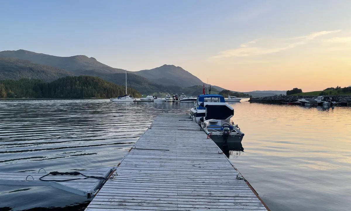 Valsøytunet Marina og Gjestebrygge: Gjesteplasser på gamle trebrygga