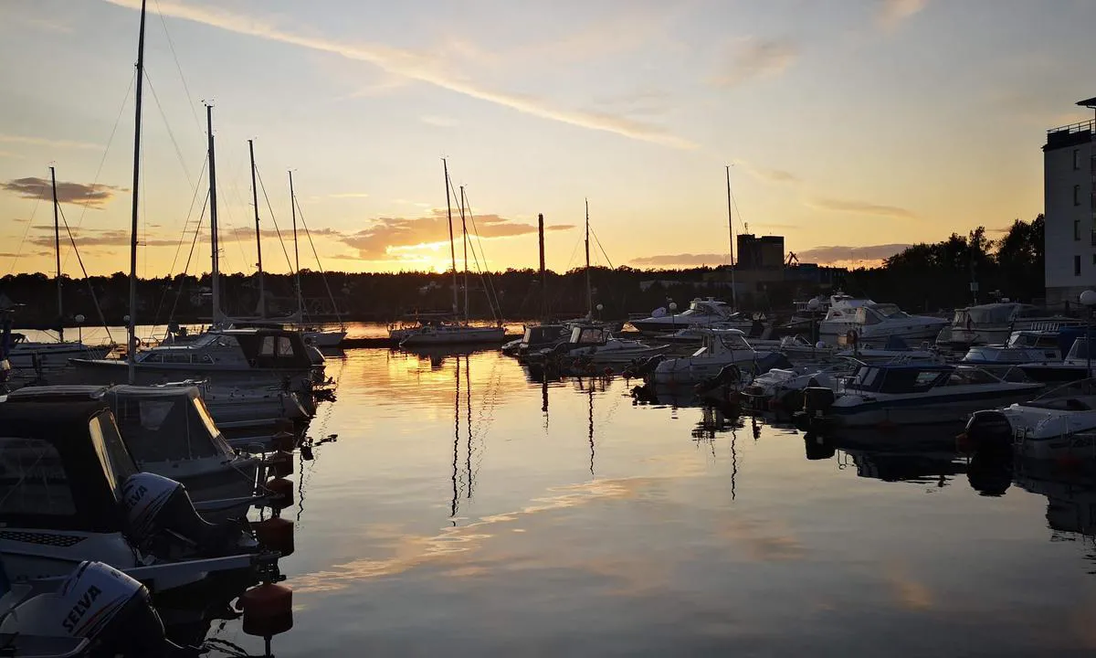 Vänersborg: {"base": "se", "no": "Marina V\u00e4nersborg", "se": "Marina V\u00e4nersborg", "en": "V\u00e4nersborg Marina", "da": "Marina V\u00e4nersborg"}