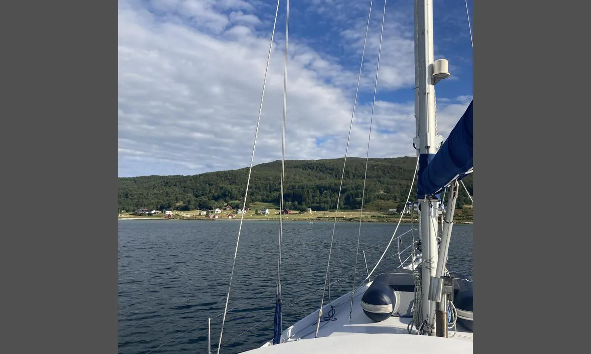 Vang: {"base": "no", "no": "Fin havn p\u00e5 vindstille. Sand og steinbunn med tang", "se": "Fin hamn i vindstilla. Sand- och stenbotten med t\u00e5ng", "en": "Nice harbor when calm winds. Sand and stone bottom with seaweed.", "da": "Fin havn i stille vejr. Sand- og stenbund med tang"}