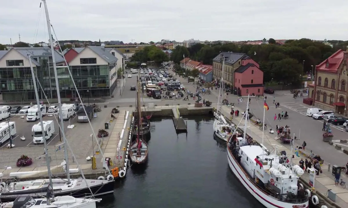 {"base": "se", "no": "Varberg - Indre havn", "se": "Varberg - Innerhamnen", "en": "Varberg - Inner Harbor", "da": "Varberg - Inderhavnen"}