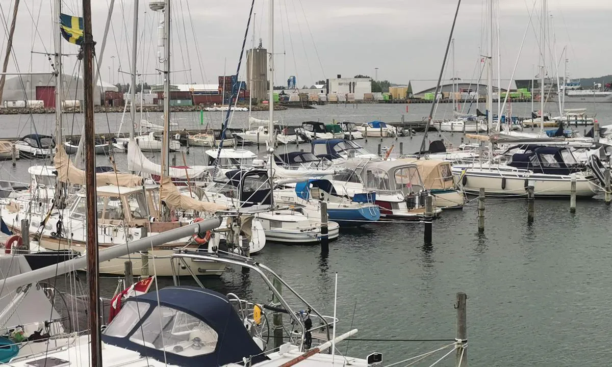 {"base": "se", "no": "Varberg - Indre havnen", "se": "Varberg - Innerhamnen", "en": "Varberg - Inner Harbor", "da": "Varberg - Inderhavnen"}