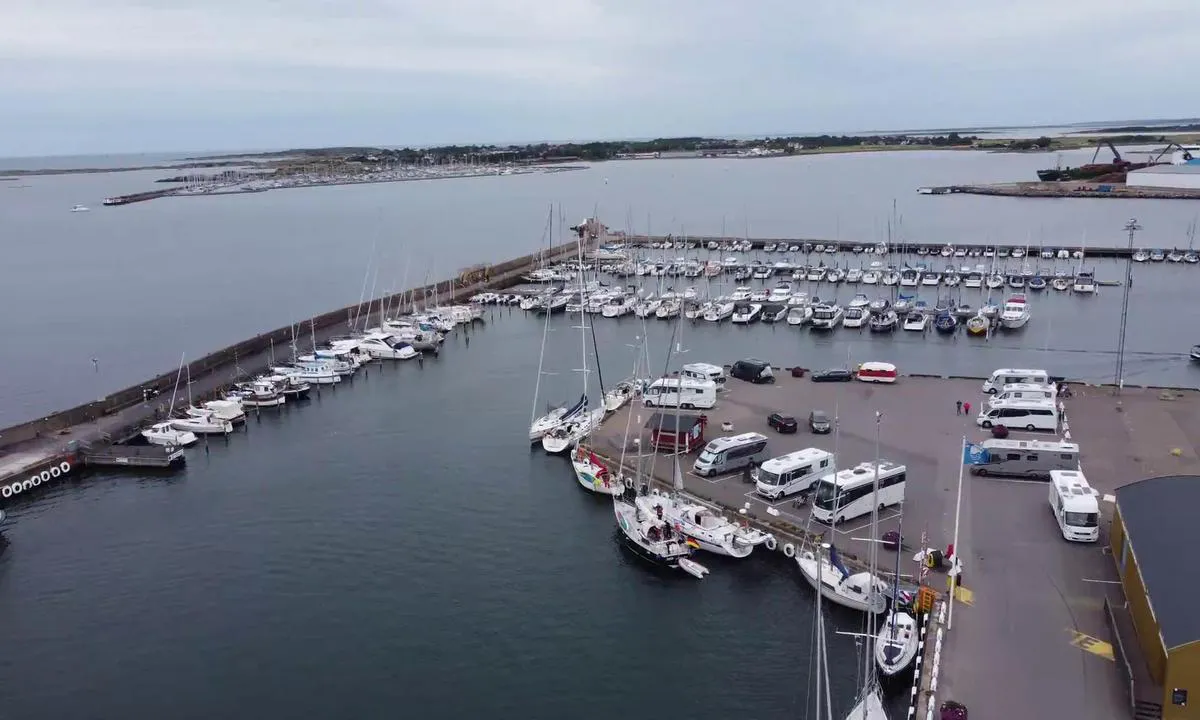 {"base": "se", "no": "Varberg - Indre havn", "se": "Varberg - Innerhamnen", "en": "Varberg - Inner Harbour", "da": "Varberg - Inderhavnen"}