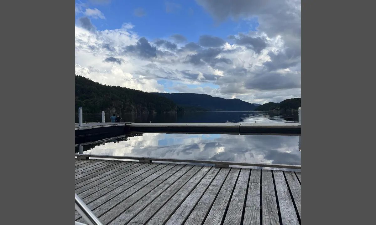 Vatlandsvåg: {"base": "no", "no": "Nydelig utsikt og kveldsstund.", "se": "Vacker utsikt och kv\u00e4llsstund.", "en": "Beautiful view and evening time.", "da": "Smuk udsigt og aftenstund."}