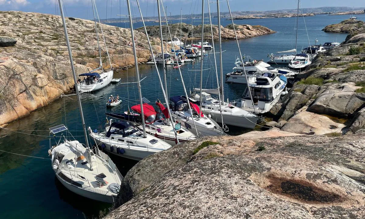 Vedholmen - Hamnholmen: {"base": "no", "no": "Mange bolter", "se": "M\u00e5nga bultar", "en": "Many bolts", "da": "Mange bolte"}