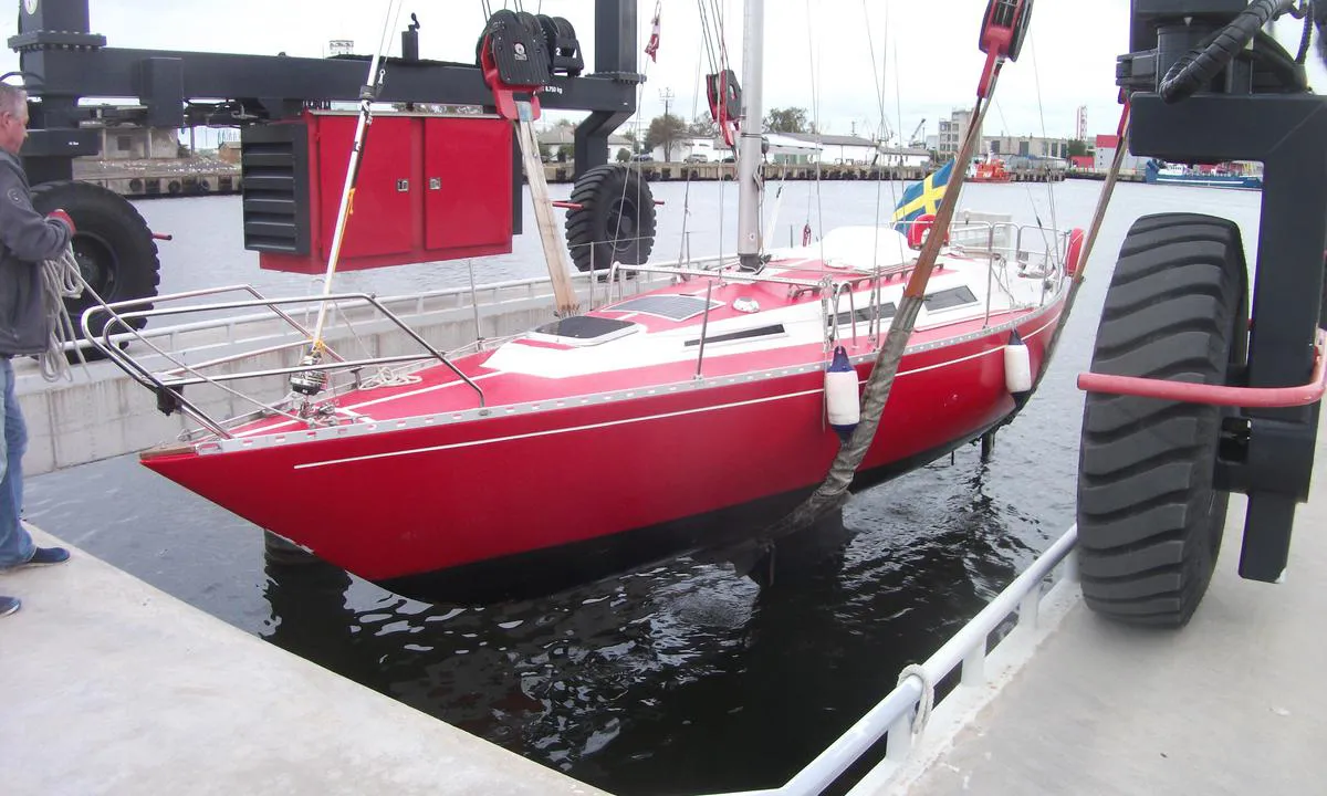 Ventspils: {"base": "en", "no": "12 tonns selvdrevet l\u00f8fteb\u00f8yle", "se": "12 ton sj\u00e4lvg\u00e5ende b\u00e4rselelyftare", "en": "12 ton self powered sling lifter", "da": "12 tons selvk\u00f8rende slyngel\u00f8fter"}