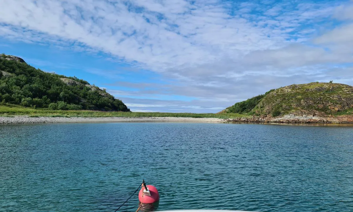 Vetøya: {"base": "no", "no": "Utsikt fra b\u00f8ya", "se": "Utsikt fr\u00e5n bojen", "en": "View from the buoy", "da": "Udsigt fra b\u00f8jen"}