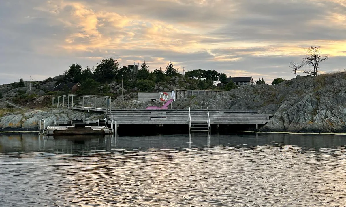 Vigane Båtklubb gjestehavn: {"base": "no", "no": "Badebrygge", "se": "Badbrygga", "en": "Swimming pier", "da": "Badebro"}