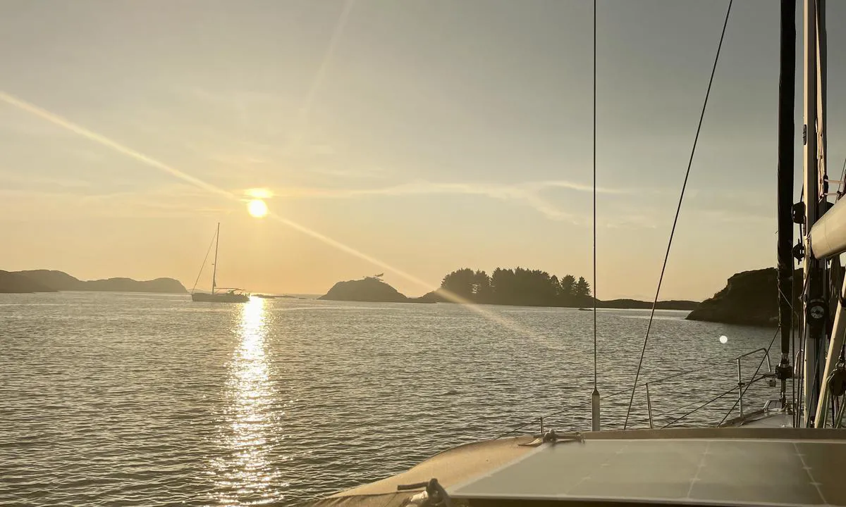 Vignesholmane: {"base": "no", "no": "God plass, selv p\u00e5 de fineste dagene. Her mot vest og Boknafjorden bak holmene.", "se": "Gott om plats, \u00e4ven p\u00e5 de finaste dagarna. H\u00e4r mot v\u00e4st och Boknafjorden bakom holmarna.", "en": "Ample space, even on the best days. Here facing west and the Boknafjord behind the islets.", "da": "God plads, selv p\u00e5 de fineste dage. Her mod vest og Boknafjorden bag \u00f8erne."}