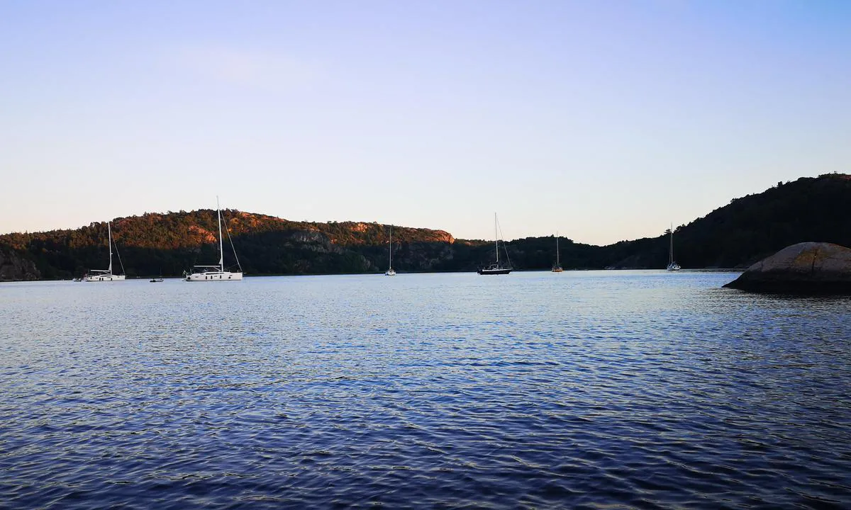 Viks Kile: {"base": "se", "no": "Foto tatt inn mot viken.", "se": "Foto taget in mot viken.", "en": "Photo taken towards the bay.", "da": "Foto taget ind mod vigen."}