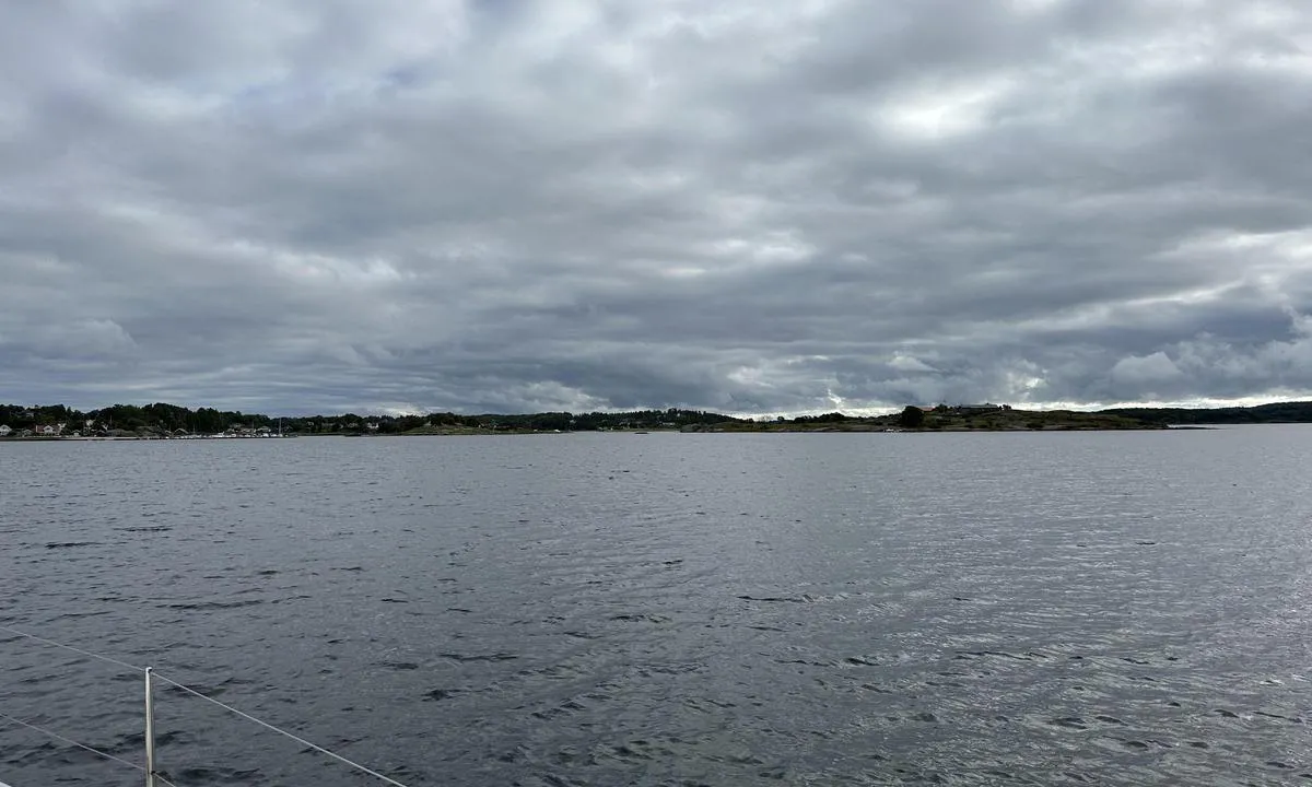 Viksfjord / Ulkeholmen: {"base": "no", "no": "God plass til mange p\u00e5 svai. Dybder fra 5-7m. Godt feste", "se": "Gott om plats f\u00f6r m\u00e5nga att ligga p\u00e5 svaj. Djup fr\u00e5n 5-7m. Bra f\u00e4ste", "en": "Good space for many to anchor. Depths from 5-7m. Good holding", "da": "God plads til mange p\u00e5 svaj. Dybder fra 5-7m. Godt hold"}