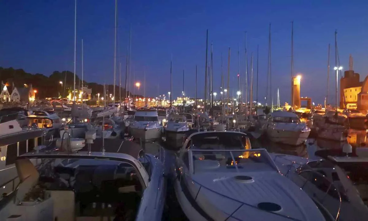 {"base": "se", "no": "Marina Visby", "se": "Marina Visby", "en": "<h1>Marina Visby</h1>", "da": "Marina Visby"}