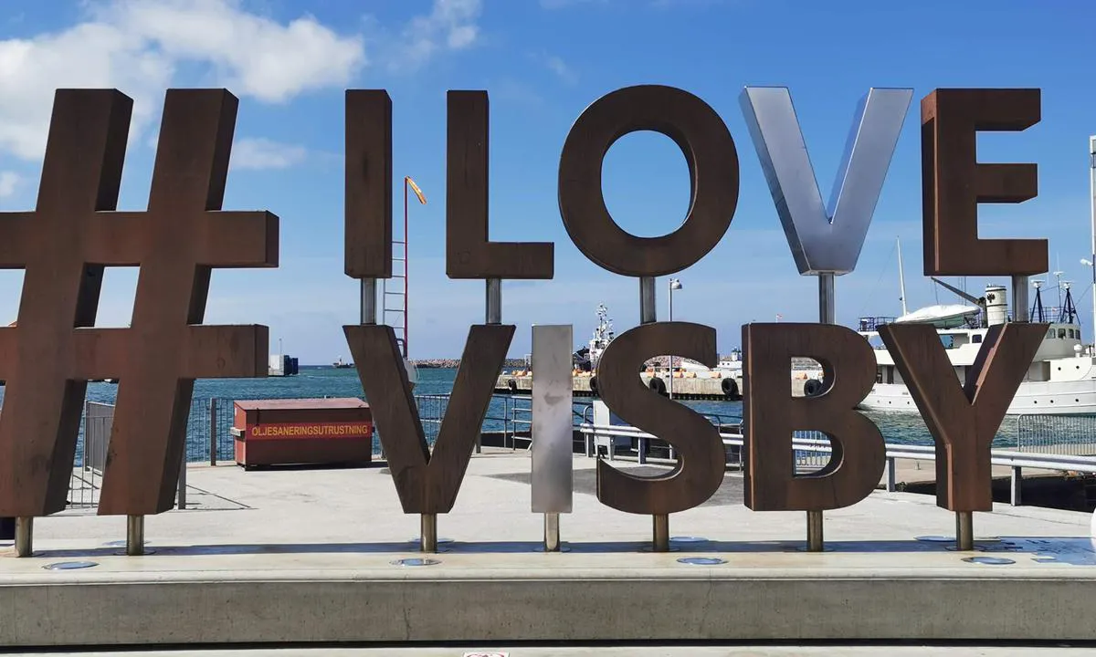 {"base": "en", "no": "Jeg elsker Visby", "se": "Jag \u00e4lskar Visby", "en": "I love Visby", "da": "Jeg elsker Visby"}