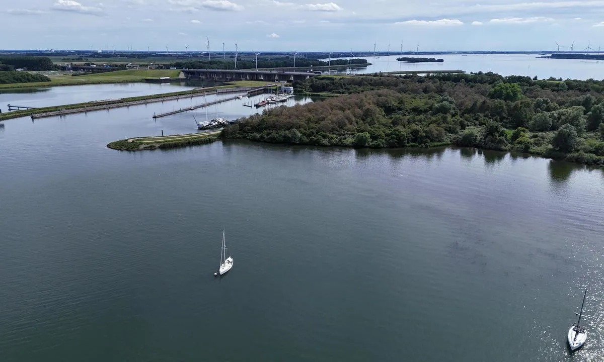 Volkerak Sluis north side