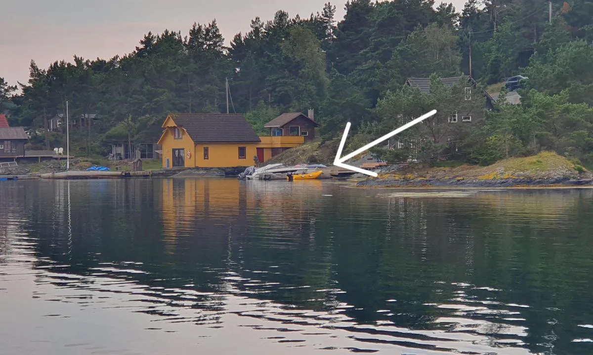 Vorlandsvågen: {"base": "de", "no": "Motorb\u00e5ter raser gjennom ankerplassene", "se": "Snabb\u00e5tar rusar genom ankringsplatserna", "en": "Speedboats race through the anchorage area", "da": "Speedb\u00e5de suser gennem ankerpladserne", "fr": "Les hors-bord filent \u00e0 travers les mouillages", "de": "Speedboote rasen durch die Ankerlieger", "es": "Lanchas r\u00e1pidas corren a toda velocidad entre los fondeaderos", "it": "I motoscafi sfrecciano tra le navi ancorate", "pt": "Lanchas r\u00e1pidas passam zumbindo pelos ancoradouros", "nl": "Speedboten racen door de ankerliggers", "pl": "Motor\u00f3wki p\u0119dz\u0105 przez kotwiczowiska", "uk": "<i>\u041c\u043e\u0442\u043e\u0440\u043d\u0456 \u0447\u043e\u0432\u043d\u0438</i> \u043c\u0447\u0430\u0442\u044c \u043a\u0440\u0456\u0437\u044c <i>\u044f\u043a\u043e\u0440\u043d\u0456 \u0441\u0442\u043e\u044f\u043d\u043a\u0438</i>", "ro": "B\u0103rcile rapide se deplaseaz\u0103 cu vitez\u0103 prin aria de ancorare", "tr": "S\u00fcrat tekneleri demirlemi\u015f teknelerin aras\u0131ndan h\u0131zla ge\u00e7iyor", "el": "\u03a4\u03b1 \u03c4\u03b1\u03c7\u03cd\u03c0\u03bb\u03bf\u03b1 \u03c3\u03ba\u03ac\u03c6\u03b7 \u03ba\u03b9\u03bd\u03bf\u03cd\u03bd\u03c4\u03b1\u03b9 \u03b3\u03c1\u03ae\u03b3\u03bf\u03c1\u03b1 \u03b1\u03bd\u03ac\u03bc\u03b5\u03c3\u03b1 \u03c3\u03c4\u03bf\u03c5\u03c2 \u03b1\u03b3\u03ba\u03c5\u03c1\u03bf\u03b2\u03bf\u03bb\u03b7\u03bc\u03ad\u03bd\u03bf\u03c5\u03c2", "cs": "Rychl\u00e9 \u010dluny se \u0159\u00edt\u00ed mezi zakotven\u00fdmi lod\u011bmi", "hu": "Gyorshaj\u00f3k sz\u00e1guldoznak a horgonyz\u00f3helyek k\u00f6z\u00f6tt", "fi": "Nopeusveneet kiit\u00e4v\u00e4t ankkuripaikan l\u00e4pi", "bg": "\u0421\u043a\u043e\u0440\u043e\u0441\u0442\u043d\u0438 \u043b\u043e\u0434\u043a\u0438 \u043f\u0440\u0435\u043f\u0443\u0441\u043a\u0430\u0442 \u043f\u0440\u0435\u0437 \u0430\u043d\u043a\u0435\u0440\u0438\u0440\u0430\u043d\u0438\u0442\u0435 \u043f\u043b\u0430\u0432\u0430\u0442\u0435\u043b\u043d\u0438 \u0441\u044a\u0434\u043e\u0432\u0435", "sr": "Gliseri jure pored usidrenih brodova", "et": "Kiirpaadid kihutavad l\u00e4bi ankurdatud laevade", "lv": "\u0100trumlaivas trauc caur enkurniekiem", "lt": "Greitaeigiai kateriai lekia per inkar\u0173 stovus"}
