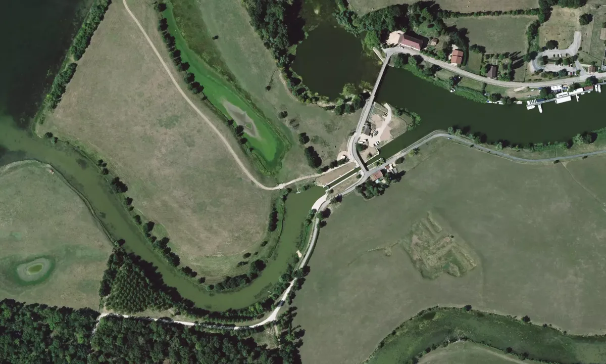 Flyfoto av Warte ponton Schleuse truechére