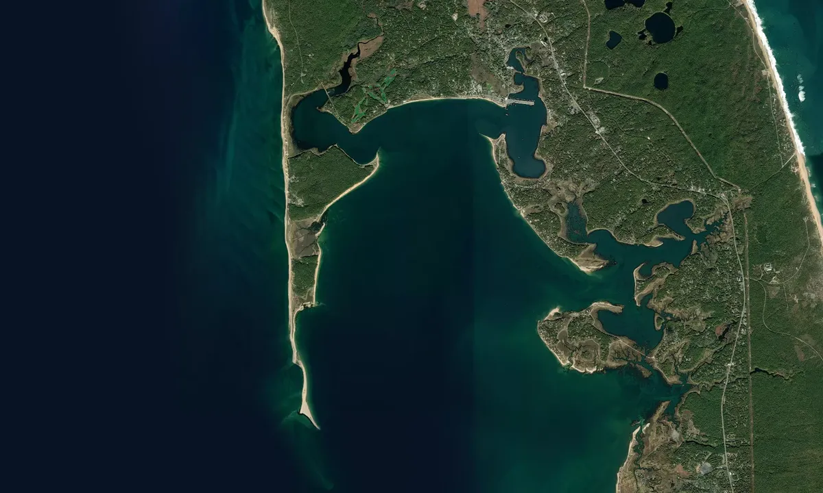 Flyfoto av Wellfleet Outer Harbor