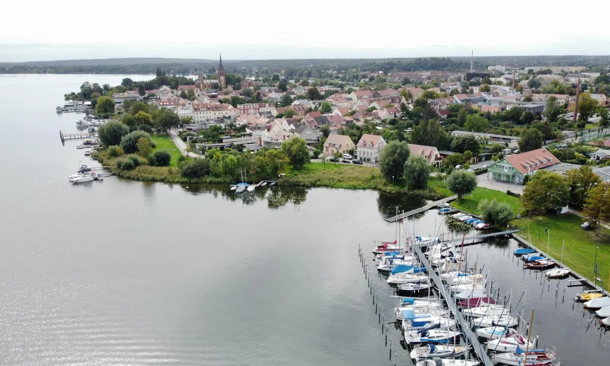 {"base": "de", "no": "Werder Insel", "se": "Werder Insel", "en": "Werder Island", "da": "Werder Insel", "fr": "\u00cele de Werder", "de": "Werder Insel", "es": "Isla de Werder", "it": "Isola di Werder", "pt": "Ilha Werder", "nl": "Werder Eiland", "pl": "Wyspa Werder", "uk": "\u041e\u0441\u0442\u0440\u0456\u0432 \u0412\u0435\u0440\u0434\u0435\u0440", "ro": "Insula Werder", "tr": "Werder Adas\u0131", "el": "\u039d\u03ae\u03c3\u03bf\u03c2 Werder", "cs": "Ostrov Werder", "hu": "Werder Insel", "fi": "Werder-saari", "bg": "\u041e\u0441\u0442\u0440\u043e\u0432 \u0412\u0435\u0440\u0434\u0435\u0440", "sr": "\u041e\u0441\u0442\u0440\u0432\u043e \u0412\u0435\u0440\u0434\u0435\u0440", "et": "Werder saar", "lv": "Verdera sala", "lt": "Verderio sala"}
