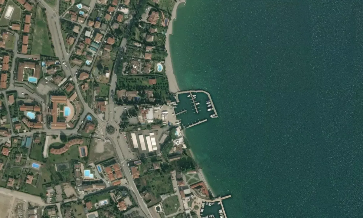 Flyfoto av West Garda Marina